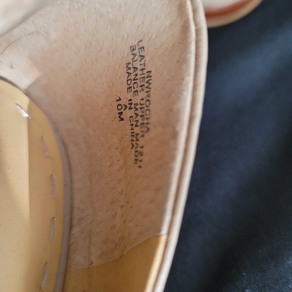 Leather Tan Pump w/wood heel, Platform - Picture 6 of 6
